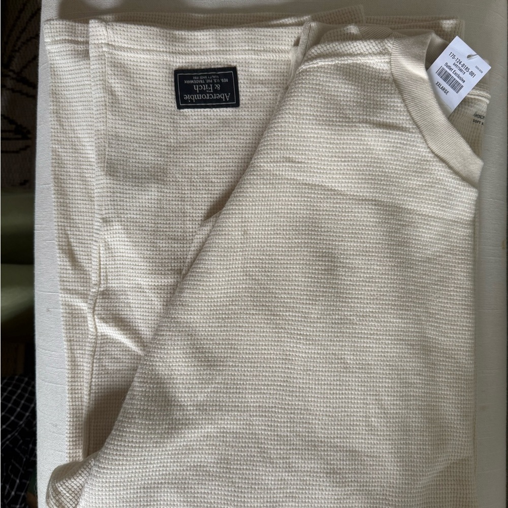 Abercrombie & Fitch
SoftAF Waffle / Thermal Long Sleeve Tee